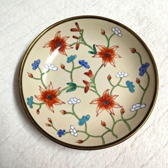 Vintage 79/80 Hand Painted Porcelain Dish with Brass Bottom Made in Hong Kong - Picture 2 of 15